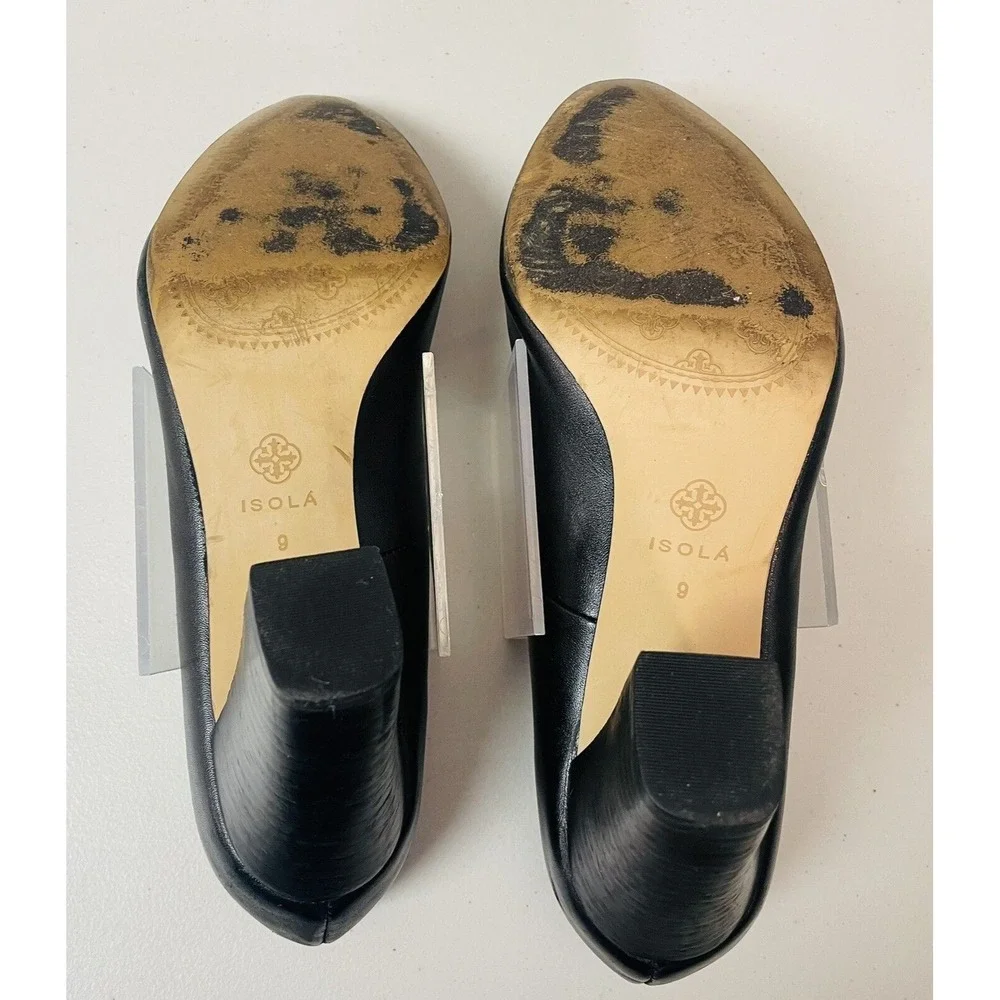Isola 9M Black Wooden Stacked Block Heel Round Toe Classic Pumps City Minimalist